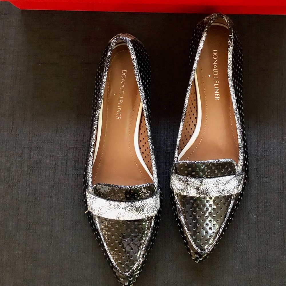 Donald J. Pliner Black w/ Snakeskin Detail Flats